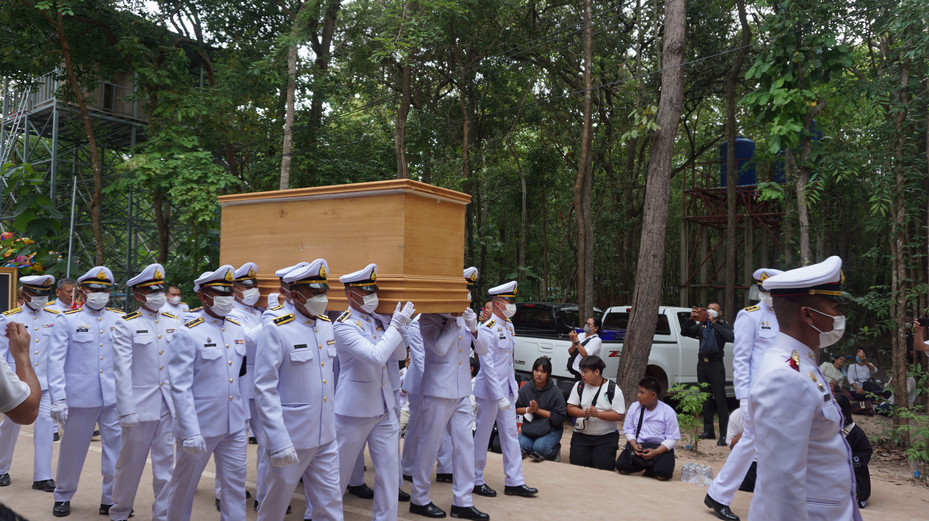 ประมวลภาพพิธีเคลื่อนสรีระสังขาร หลวงปู่แสง ขึ้นสู่เมรุชั่วคราว ประมวลภาพพิธีเคลื่อนสรีระสังขาร หลวงปู่แสง ขึ้นสู่เมรุชั่วคราว
