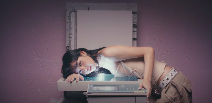 แฟนเพลงปลื้ม โรซาเลีย บอกรัก ลิซ่า กลาง IG แฟนเพลงปลื้ม โรซาเลีย บอกรัก ลิซ่า กลาง IG