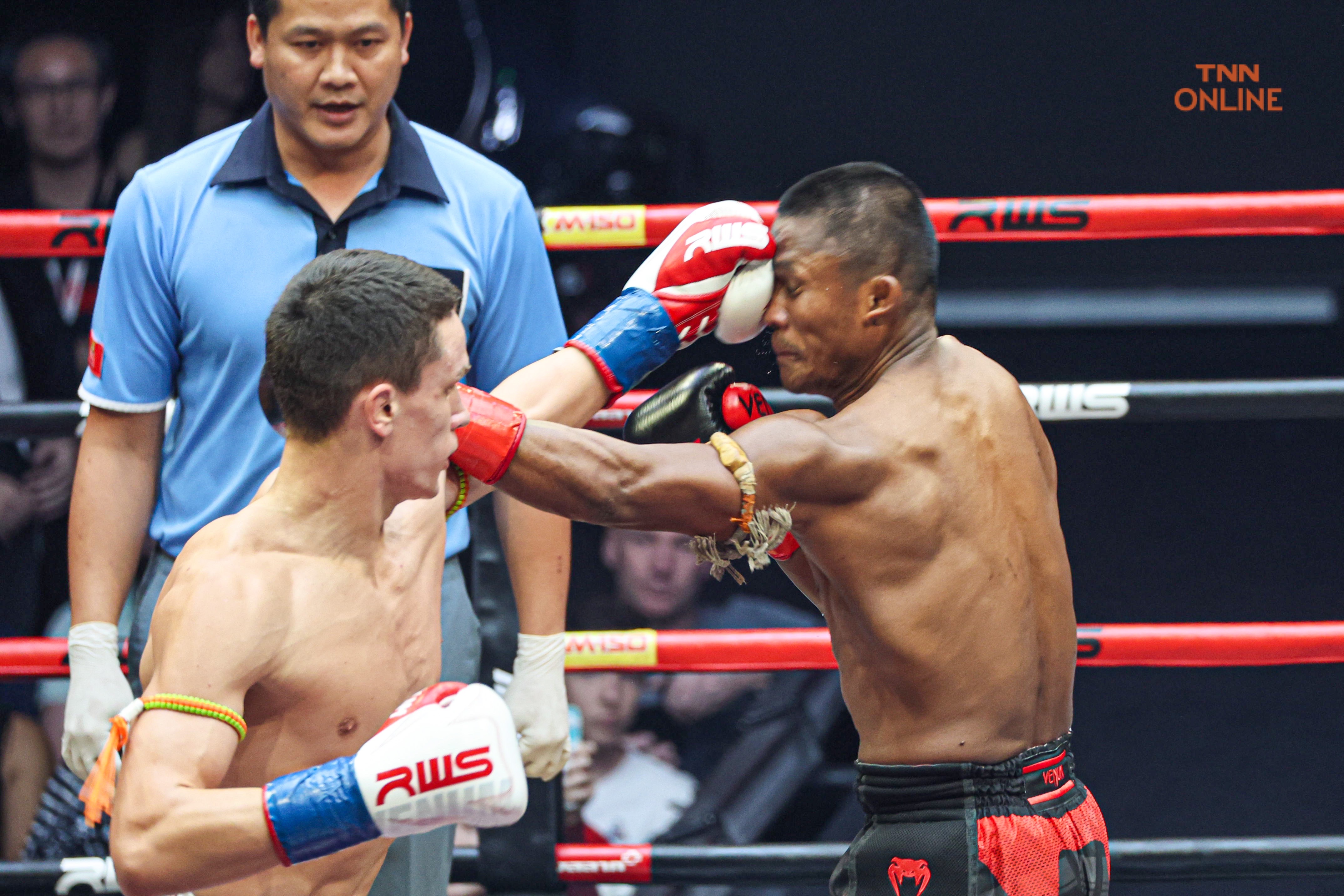 มวยมันส์ส่งท้ายปี บัวขาว-เยฟิเมนโก้ มีดีทั้งคู่ต่อยครบ 3 ยก มวยมันส์ส่งท้ายปี บัวขาว-เยฟิเมนโก้ มีดีทั้งคู่ต่อยครบ 3 ยก