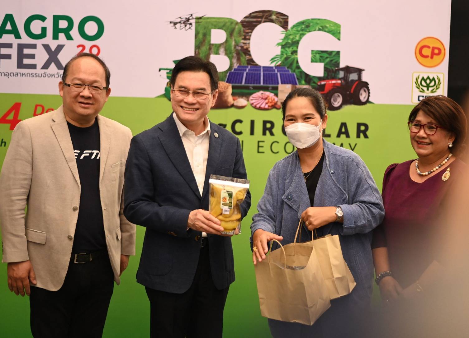 จุรินทร์เปิดงาน Agro-FEX2022 ย้ำสินค้าเกษตรไทยยังโดดเด่นบนตลาดโลก จุรินทร์เปิดงาน Agro-FEX2022 ย้ำสินค้าเกษตรไทยยังโดดเด่นบนตลาดโลก
