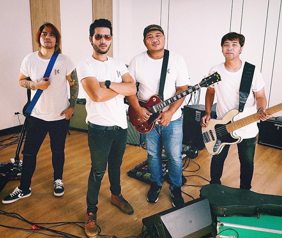 อาลัย ยอด ทวีศักดิ์ มือกีตาร์วง MOTIF เสียชีวิตจากโรคหัวใจ ในวัย 41 ปี อาลัย ยอด ทวีศักดิ์ มือกีตาร์วง MOTIF เสียชีวิตจากโรคหัวใจ ในวัย 41 ปี