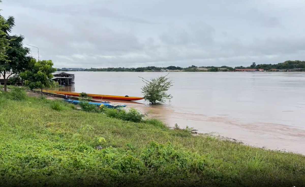 น้ำโขงที่ไหลผ่านเชียงของ จ.เชียงรายยังเพิ่มสูง น้ำโขงที่ไหลผ่านเชียงของ จ.เชียงรายยังเพิ่มสูง