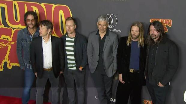 พบยา 10 ชนิด!! ในตัว ‘เทย์เลอร์ ฮอว์กินส์’ มือกลอง Foo Fighters ขณะสิ้นลม พบยา 10 ชนิด!! ในตัว ‘เทย์เลอร์ ฮอว์กินส์’ มือกลอง Foo Fighters ขณะสิ้นลม