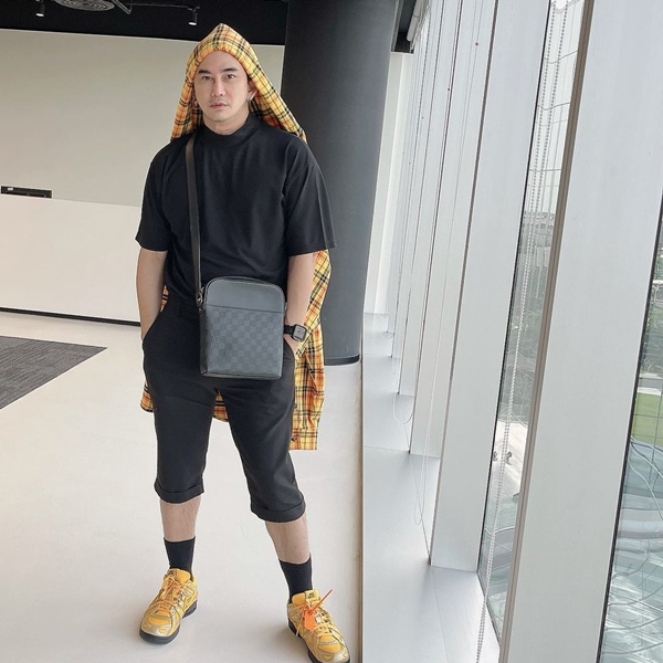 พชร์ อานนท์ โพสต์เตือนพวกชอบด่า หลังประกาศลาออกพิธีกร พชร์ อานนท์ โพสต์เตือนพวกชอบด่า หลังประกาศลาออกพิธีกร