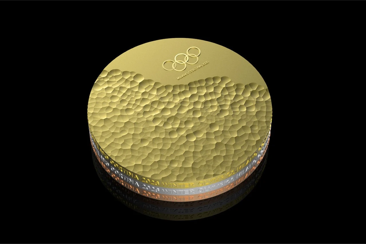 มิลานโชว์ดีไซต์ เหรียญโอลิมปิกฤดูหนาว ปี 2026... แรงบันดาลใจจากยอดเขาของอิตาลีตอนเหนือ มิลานโชว์ดีไซต์ เหรียญโอลิมปิกฤดูหนาว ปี 2026... แรงบันดาลใจจากยอดเขาของอิตาลีตอนเหนือ