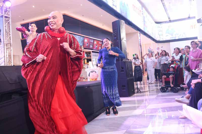 ร่วมชมภาพยนต์บ้านกกกอก พ่อ-แม่น้องชมพู่ ขอบคุณทุกคนที่ยืนเคียงข้าง