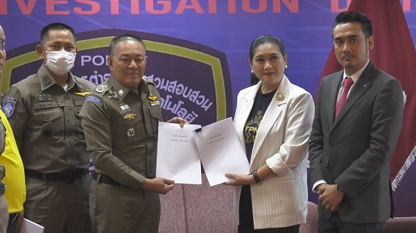 “ปุ้ย ปิยาภรณ์” เอาจริง ยื่นเอกสารดำเนินคดีเกรียนคีย์บอร์ดแล้ว   (มีคลิป)