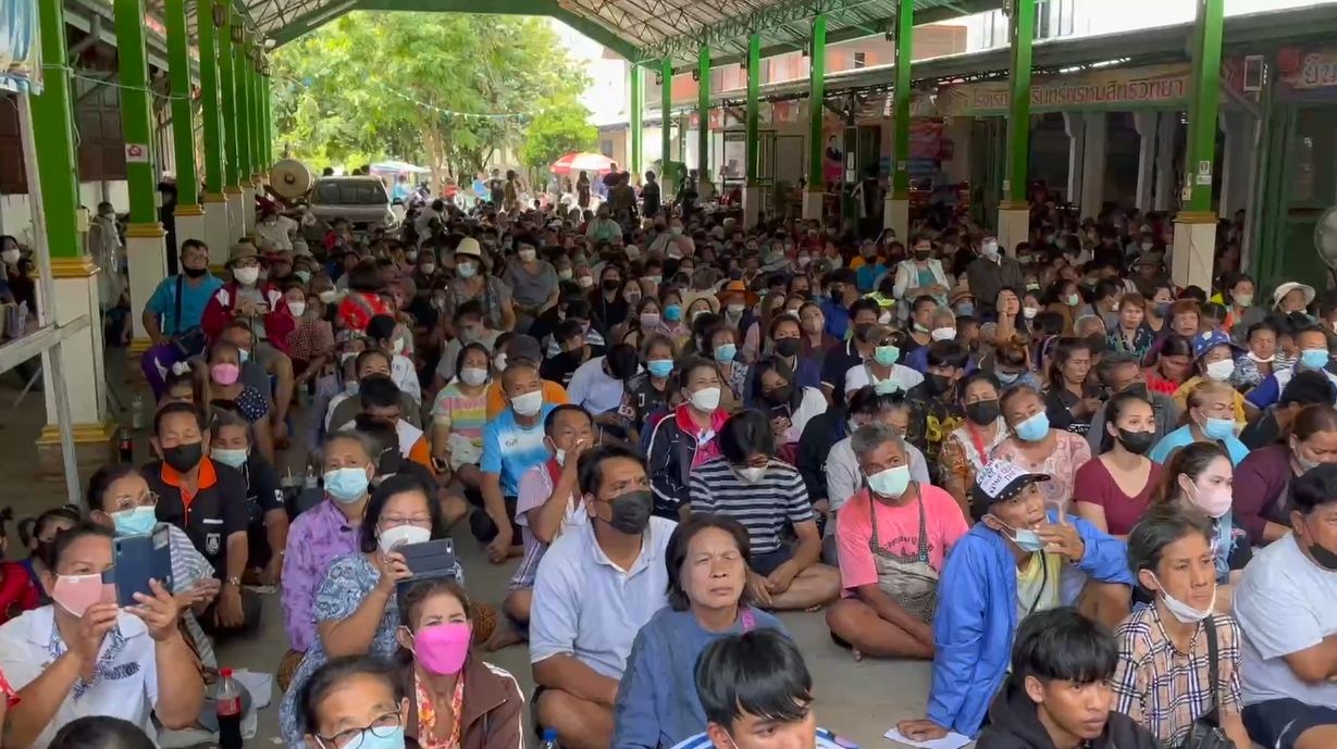 มทบ.22 - ร่วมกตัญญู คืนความสุขให้ชาวอุบล ขณะที่ บิณฑ์ เดินหน้ามอบเงินเยียวยาต่อเนื่อง