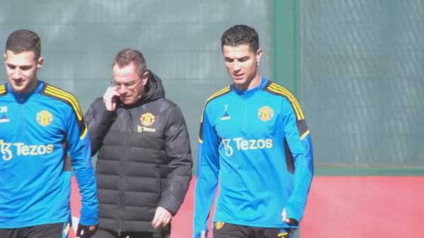 “เหินฟ้า” ลุ้นนักเตะดัง “โรนัลโด” พาทีมโปรตุเกสเข้ารอบ 8 ทีม   (มีคลิป)