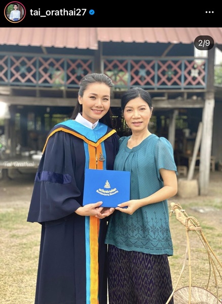 ต่าย อรทัย คว้าปริญญาอีกหนึ่งใบ ได้สำเร็จ แฟนคลับแห่ยินดีอย่างล้นหลาม ต่าย อรทัย คว้าปริญญาอีกหนึ่งใบ ได้สำเร็จ แฟนคลับแห่ยินดีอย่างล้นหลาม