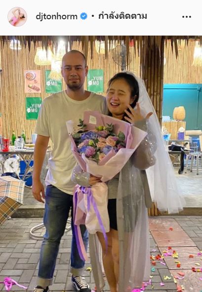 “ดีเจอาทซ์ชี่” สละโสด!! หลัง เบนนี่ วงแพนเค้กคุกเข่าขอแต่งงาน