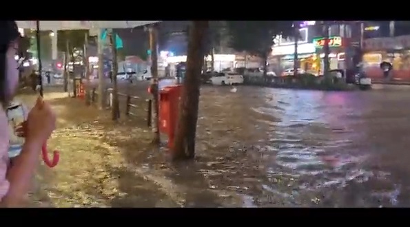 เปิดภาพ น้ำท่วมกรุงโซล เกาหลีใต้ ทางการยกระดับเตือนภัย เสียชีวิตแล้ว 7 ราย!