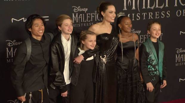 ‘แบรด พิตต์’ ฟ้องซ้ำ!! หลัง ‘แองเจลิน่า โจลี่’ แอบขายหุ้นไร่ไวน์ทำเสียหายหนักมาก ‘แบรด พิตต์’ ฟ้องซ้ำ!! หลัง ‘แองเจลิน่า โจลี่’ แอบขายหุ้นไร่ไวน์ทำเสียหายหนักมาก