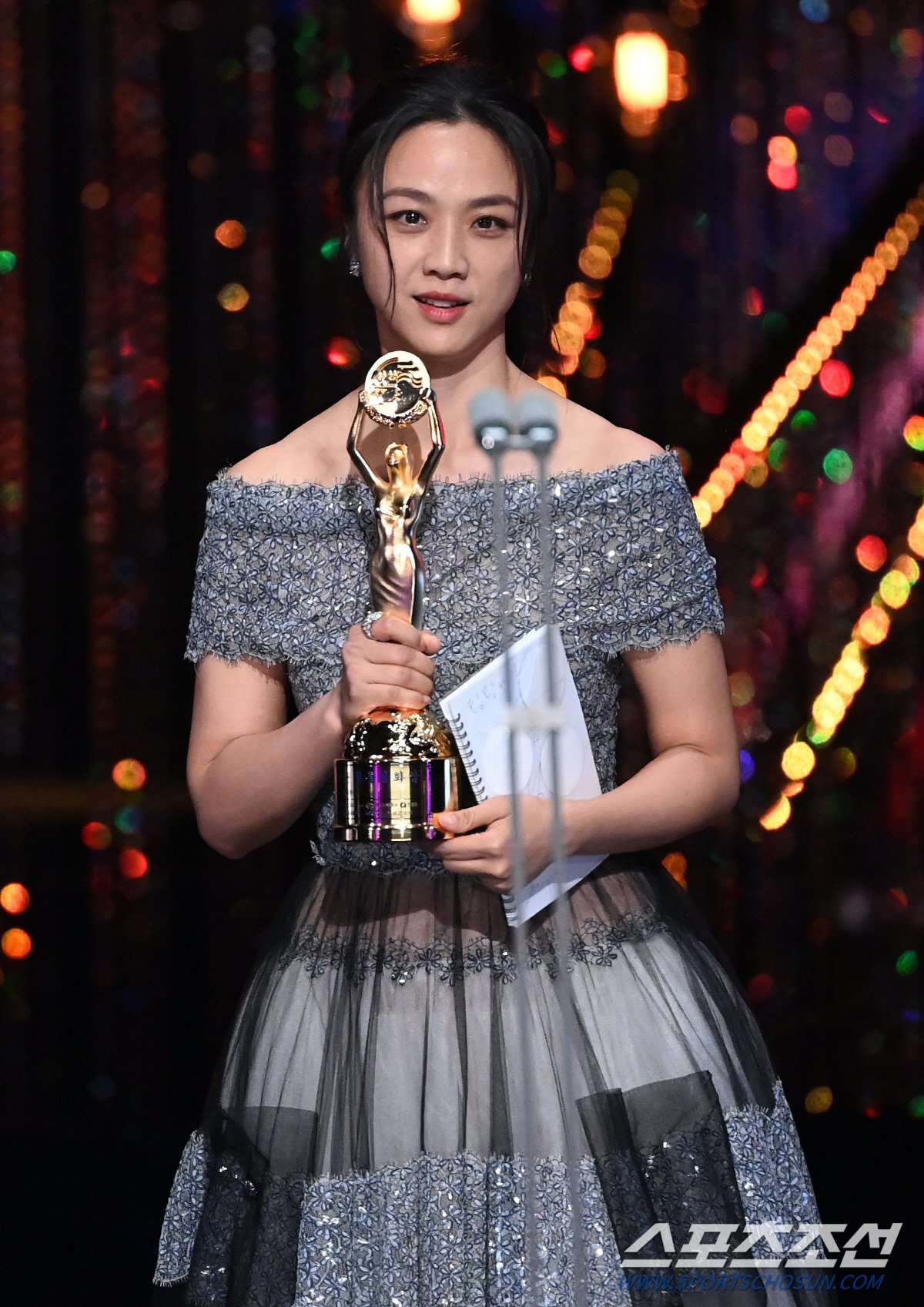 ผลรางวัล “Blue Dragon Film Awards” ครั้งที่ 43 “Decision to Leave” คว้า 6 รางวัลใหญ่ ผลรางวัล “Blue Dragon Film Awards” ครั้งที่ 43 “Decision to Leave” คว้า 6 รางวัลใหญ่