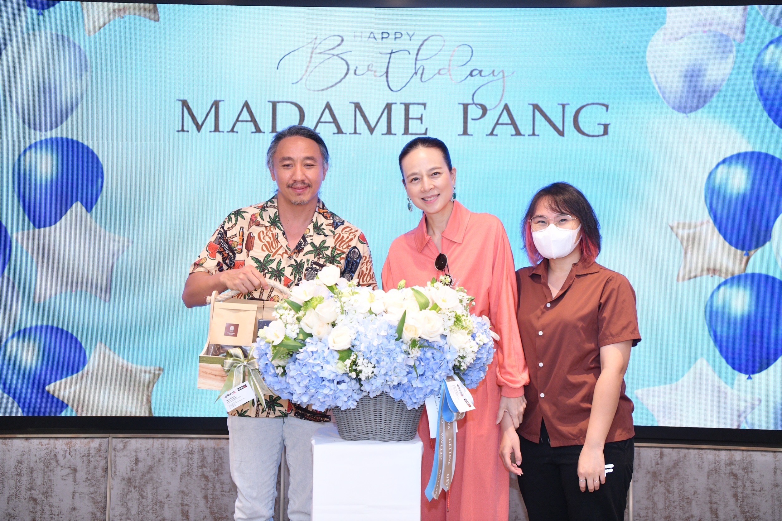 คนกีฬาร่วมงานวันเกิด 'มาดามแป้ง' อายุครบ 57 ปี กันอย่างอบอุ่น คนกีฬาร่วมงานวันเกิด 'มาดามแป้ง' อายุครบ 57 ปี กันอย่างอบอุ่น