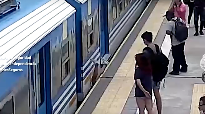 เปิดนาทีระทึก!สาวตกลงไปในช่องชานชาลารถไฟกำลังวิ่ง รอดปาฏิหาริย์ 