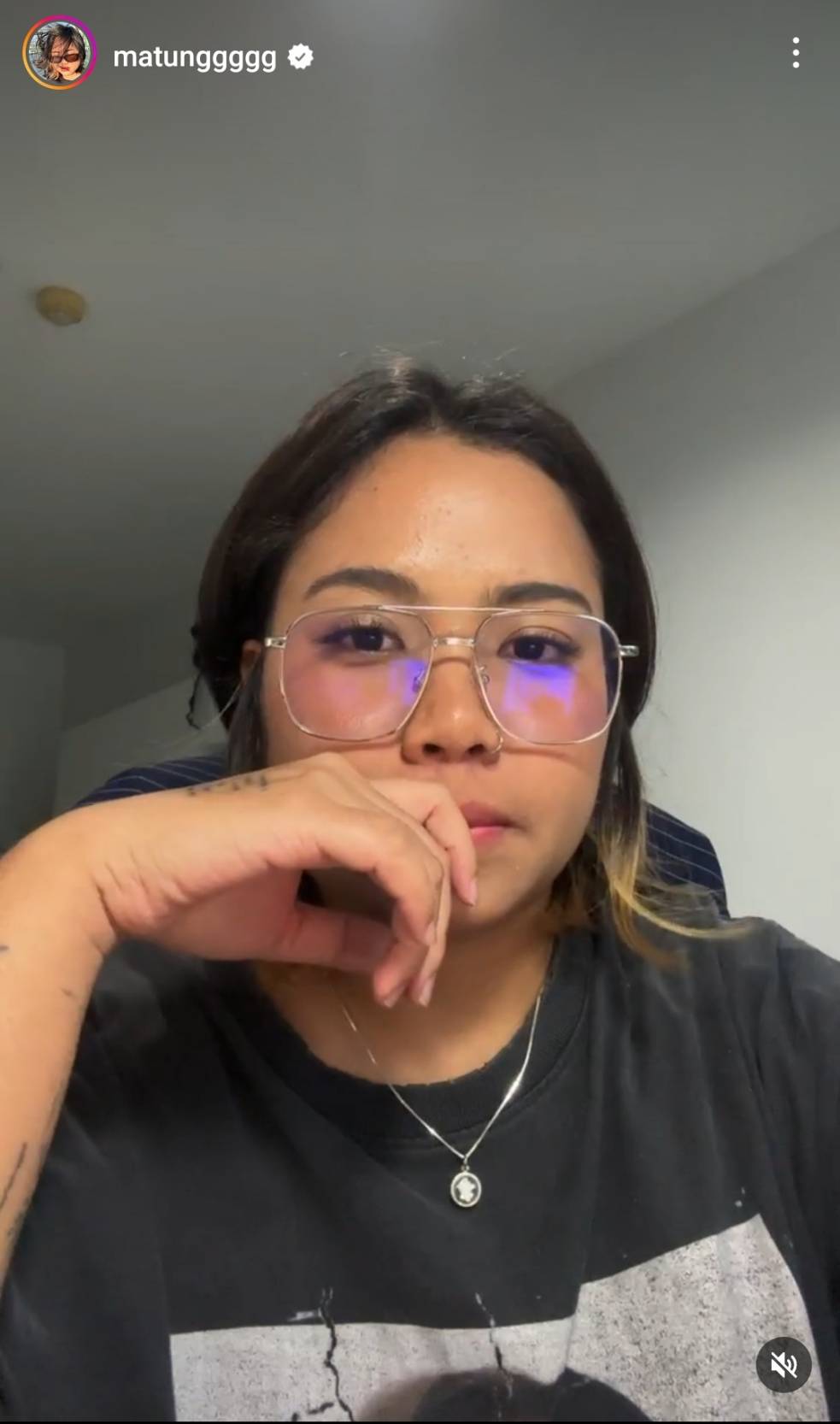 “มาตัง ระดับดาว” ไลฟ์สด แฉถูกอดีตผู้ดูแลคุกคาม ยัน! สิ่งที่ “สไมล์” พูดคือความจริง “มาตัง ระดับดาว” ไลฟ์สด แฉถูกอดีตผู้ดูแลคุกคาม ยัน! สิ่งที่ “สไมล์” พูดคือความจริง