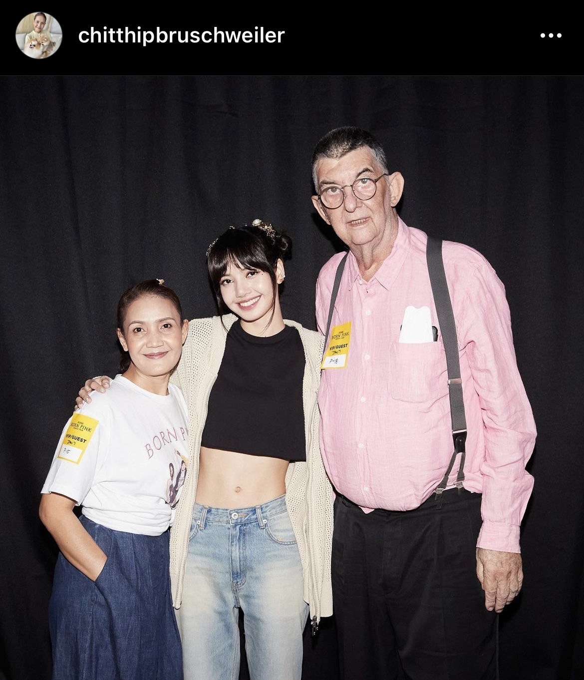 อบอุ่นหัวใจ ลิซ่าถ่ายภาพคู่ คุณยาย หลังร่วมชมคอนเสิร์ตหลานสาว