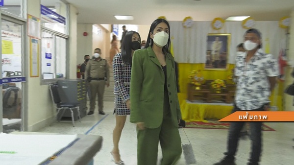 “กระติก” แจงคราบเลือดบนเสื้อ หลัง “แซน” ชี้เป้า ยัน “แตงโม” ตกท้ายเรือ (มีคลิป) “กระติก” แจงคราบเลือดบนเสื้อ หลัง “แซน” ชี้เป้า ยัน “แตงโม” ตกท้ายเรือ (มีคลิป)