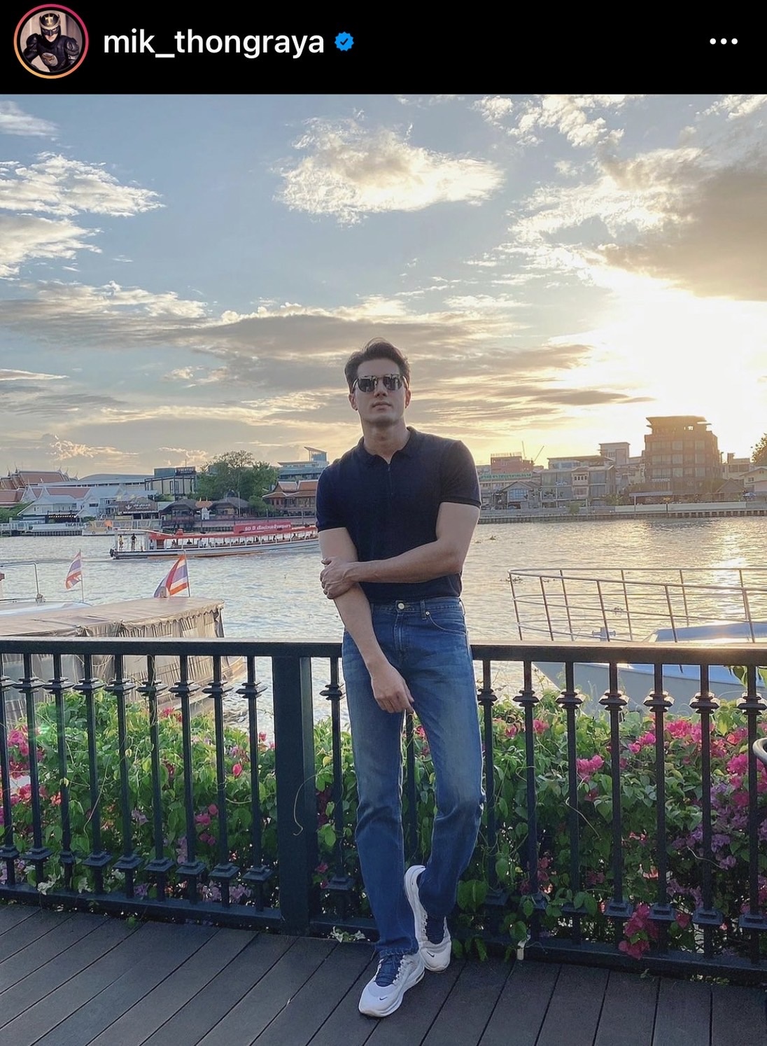 มิกค์ ทองระย้า บ้านแม่ที่สระบุรี น้ำเข้าบ้าน ท่วมชั้นหนึ่งแล้ว มิกค์ ทองระย้า บ้านแม่ที่สระบุรี น้ำเข้าบ้าน ท่วมชั้นหนึ่งแล้ว