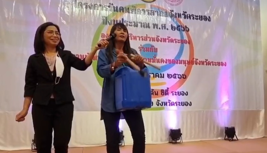 สวยจนจำแทบไม่ได้! ตัวตึงระยอง โชว์ตีกลอง ขอบคุณสังคมที่ให้โอกาส