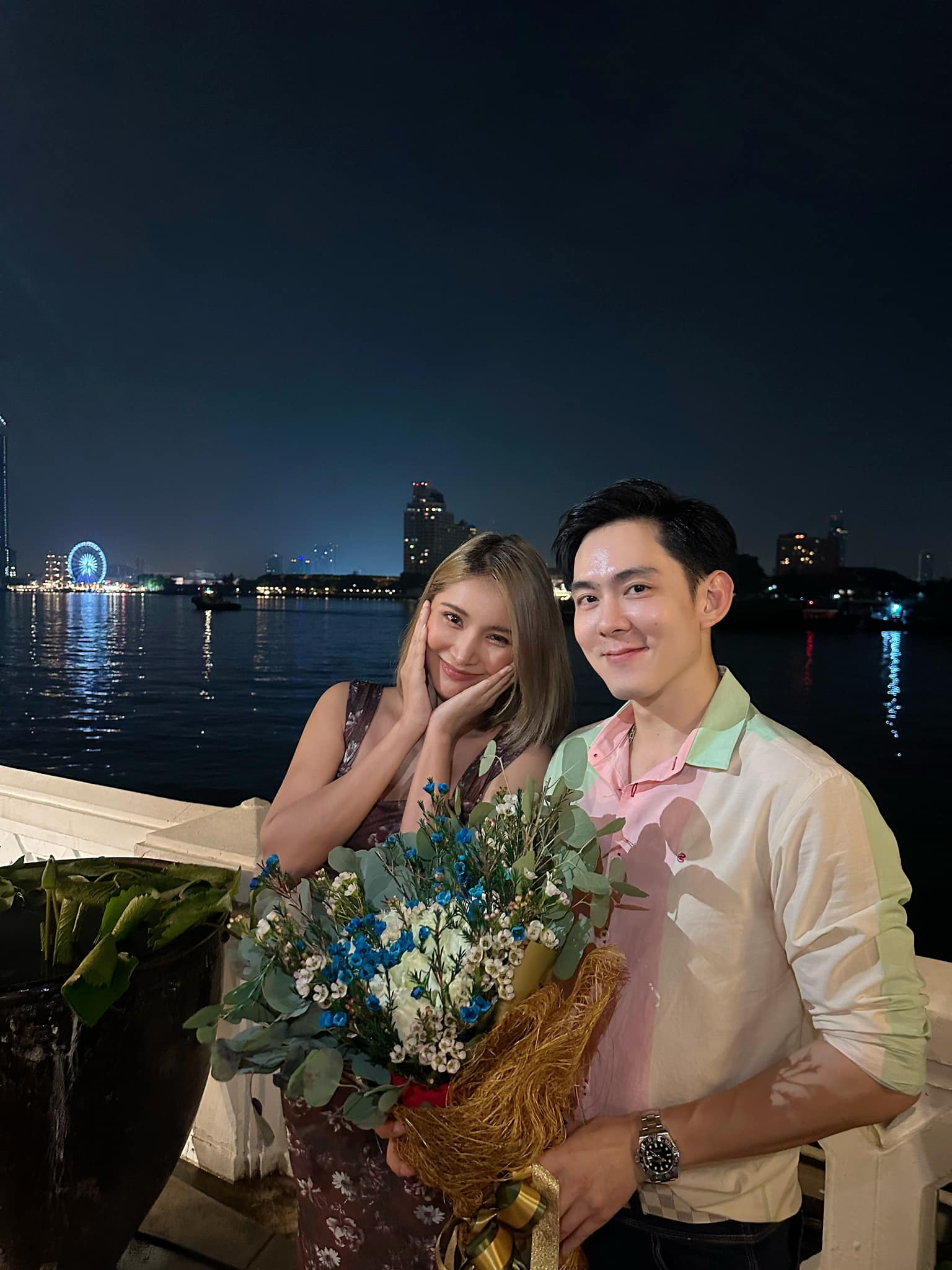 อ้าว!! ยังไงกันเนี่ย มินดา ปล่อยคลิป อ๊อฟ ศุภณัฐ มอบดอกไม้และสร้อยข้อมือ ริมแม่น้ำสุดโรแมนติก อ้าว!! ยังไงกันเนี่ย มินดา ปล่อยคลิป อ๊อฟ ศุภณัฐ มอบดอกไม้และสร้อยข้อมือ ริมแม่น้ำสุดโรแมนติก