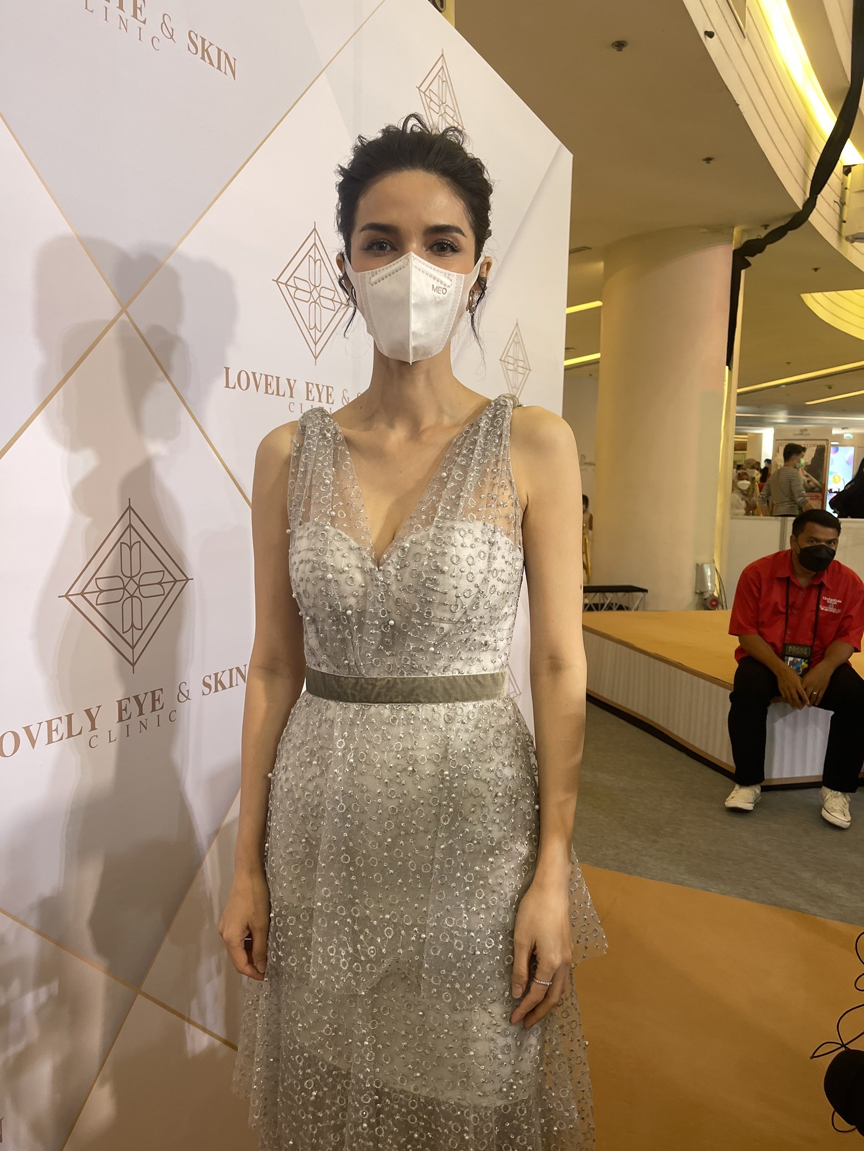 โบว์ แวนด้า เผยลูกสาวทำงานเก่งไม่แพ้พ่อ ด้านคุณแม่ อาการดีขึ้นเเล้วหลังล้มหัวฟาดพื้น โบว์ แวนด้า เผยลูกสาวทำงานเก่งไม่แพ้พ่อ ด้านคุณแม่ อาการดีขึ้นเเล้วหลังล้มหัวฟาดพื้น