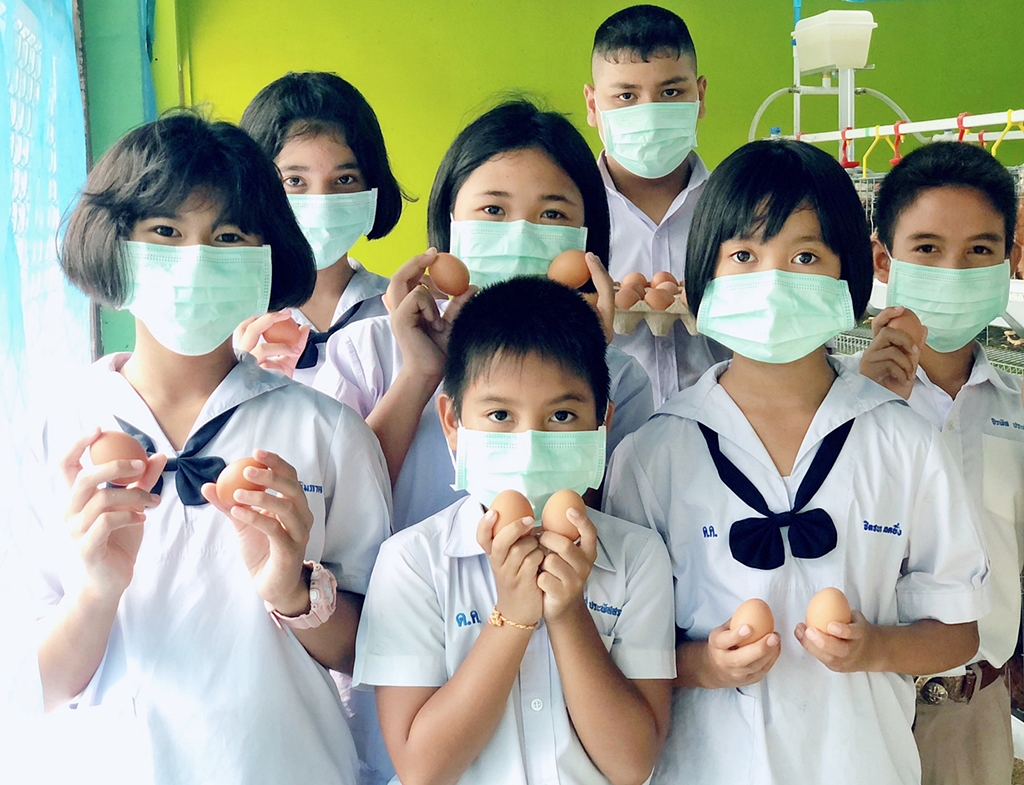 ซีพีเอฟ หนุน “โครงการเลี้ยงไก่ไข่เพื่ออาหารกลางวันนักเรียน” ก้าวสู่ปีที่ 35 ซีพีเอฟ หนุน “โครงการเลี้ยงไก่ไข่เพื่ออาหารกลางวันนักเรียน” ก้าวสู่ปีที่ 35