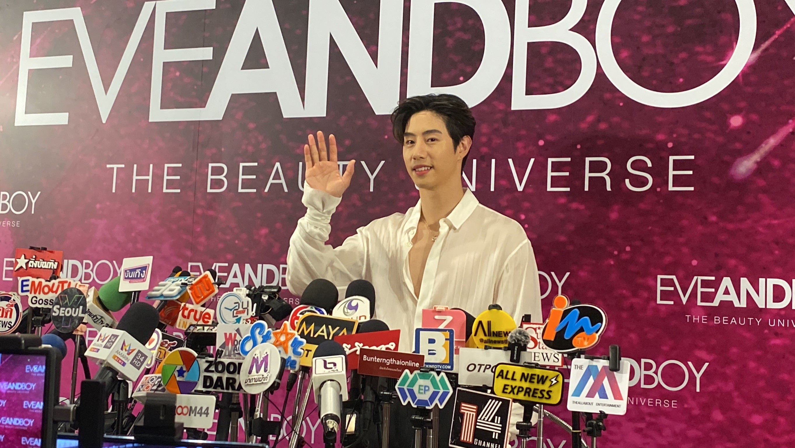 ประมวลภาพซุปตาร์หนุ่ม มาร์ค ต้วน เดินสายทำกิจกรรมในไทยกว่า 2 อาทิตย์!