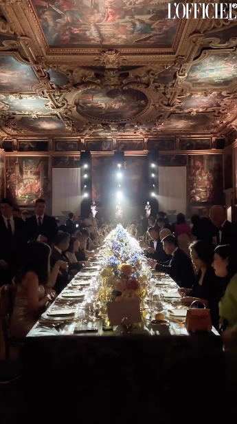 หยุดหวีดไม่ได้!! 'ชมพู่ อารยา' กระทบไหล่ 'หยางหยาง' พระเอกซุปตาร์จีน ที่เวนิส หยุดหวีดไม่ได้!! 'ชมพู่ อารยา' กระทบไหล่ 'หยางหยาง' พระเอกซุปตาร์จีน ที่เวนิส