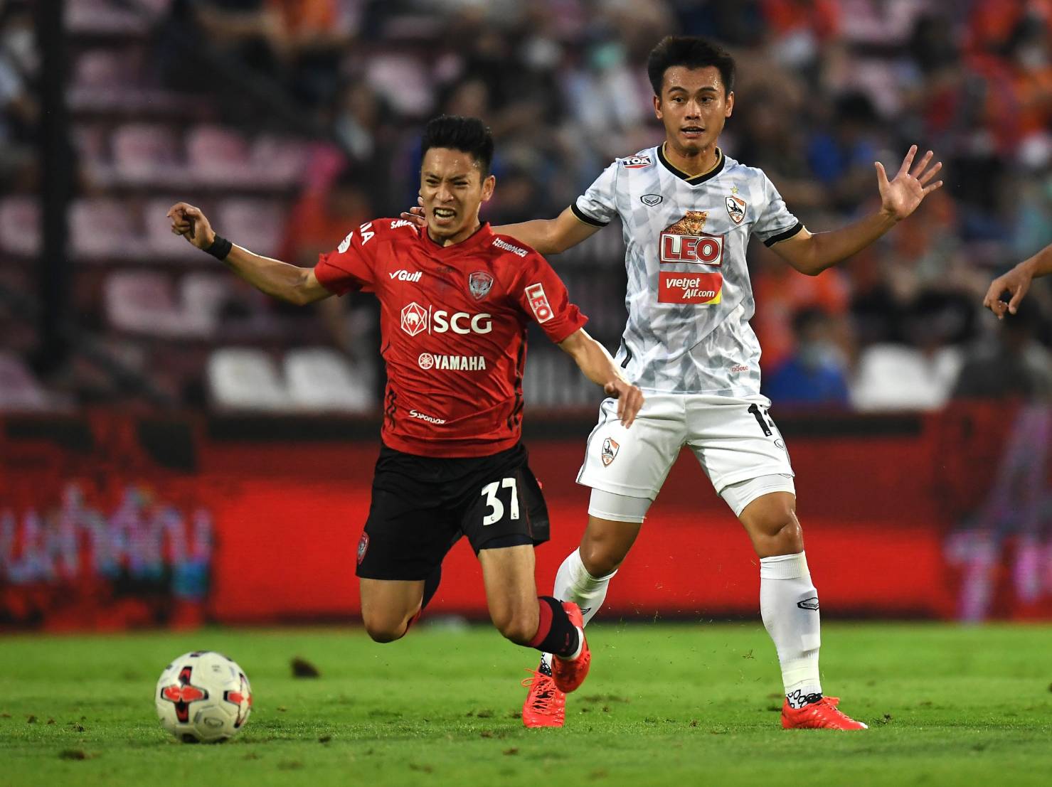 โดนก่อน0-2แล้วไง! 'เชียงราย' สุดเฉียบรัวทีเดียวแซงเชือด 'เมืองทอง' ถึงรัง โดนก่อน0-2แล้วไง! 'เชียงราย' สุดเฉียบรัวทีเดียวแซงเชือด 'เมืองทอง' ถึงรัง