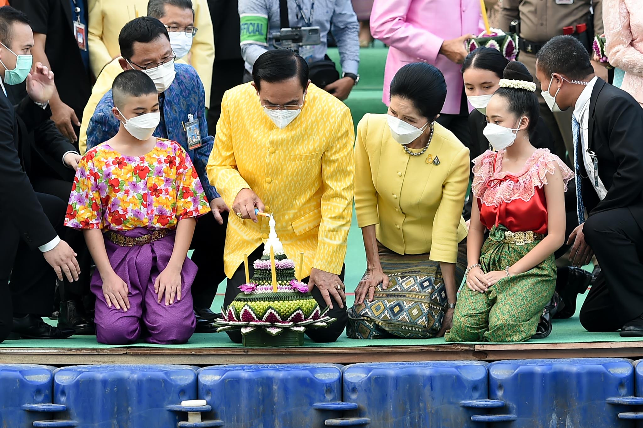 เปิดภาพนายกฯลอยกระทงปี 2564  อธิษฐานขอให้บ้านเมืองสงบสุข 