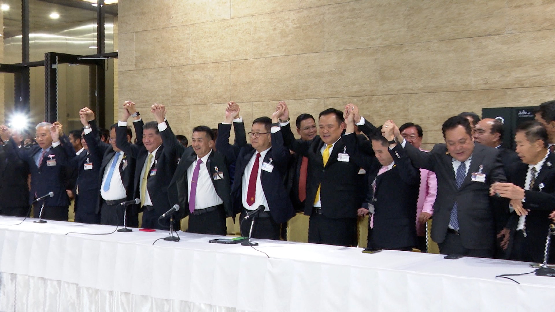 ย้อนไทม์ไลน์การเมืองไทย กว่าจะได้ “ครม.เศรษฐา 1” ย้อนไทม์ไลน์การเมืองไทย กว่าจะได้ “ครม.เศรษฐา 1”