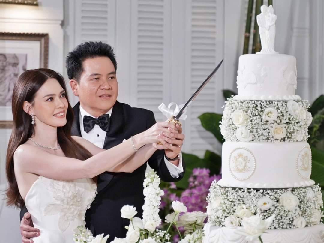 เดียร์ ปริษา ควงแฟนหนุ่มนักธุรกิจ เข้าพิธีวิวาห์สุดชื่นมื่น เดียร์ ปริษา ควงแฟนหนุ่มนักธุรกิจ เข้าพิธีวิวาห์สุดชื่นมื่น