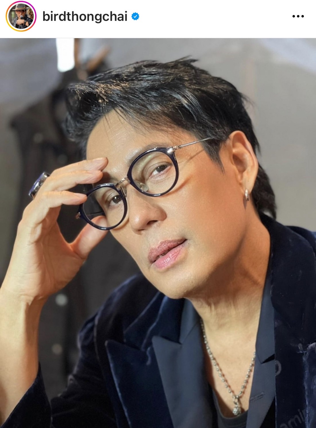 เบิร์ด ธงไชย ชวนคนโสด เศร้า เหงา  มากองรวมกันตรงนี้ ผลงานเพลงล่าสุด