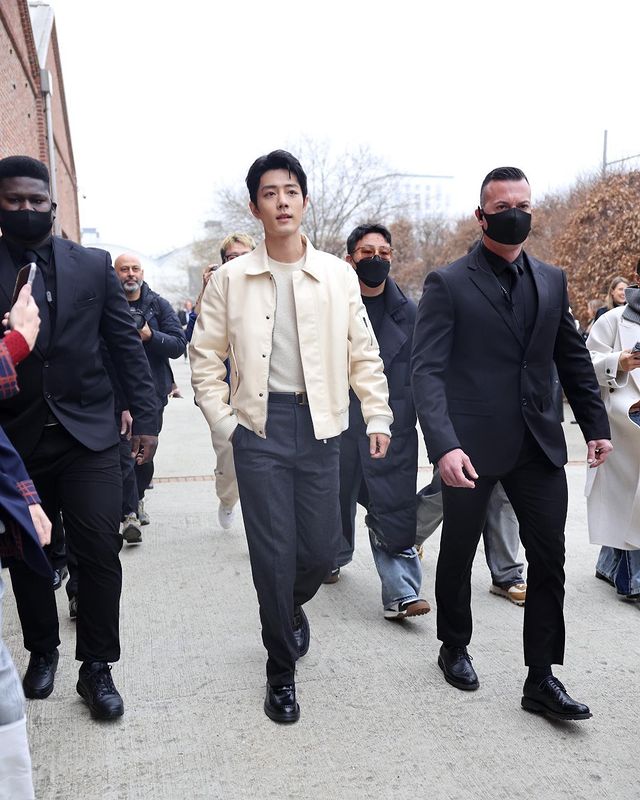 'เซียวจ้าน' 2 ลุค!! หล่อคูลดูคิวต์ใจเหลว บุก 2 แฟชั่นโชว์ในวันเดียวที่มิลาน 'เซียวจ้าน' 2 ลุค!! หล่อคูลดูคิวต์ใจเหลว บุก 2 แฟชั่นโชว์ในวันเดียวที่มิลาน