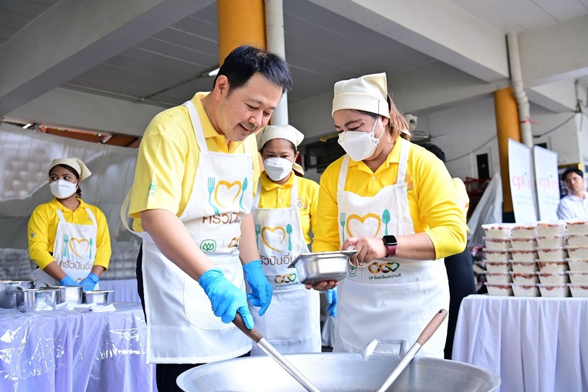 ซีพี-มูลนิธิดวงประทีป “ครัวปันอิ่ม แจกข้าวกล่องเพื่อชุมชนคลองเตย” ซีพี-มูลนิธิดวงประทีป “ครัวปันอิ่ม แจกข้าวกล่องเพื่อชุมชนคลองเตย”