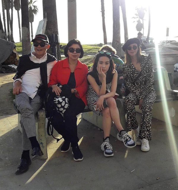 “คริส-พลอย” ร่วมพิธีฌาปนกิจส่งคุณพ่อเป็นครั้งสุดท้าย