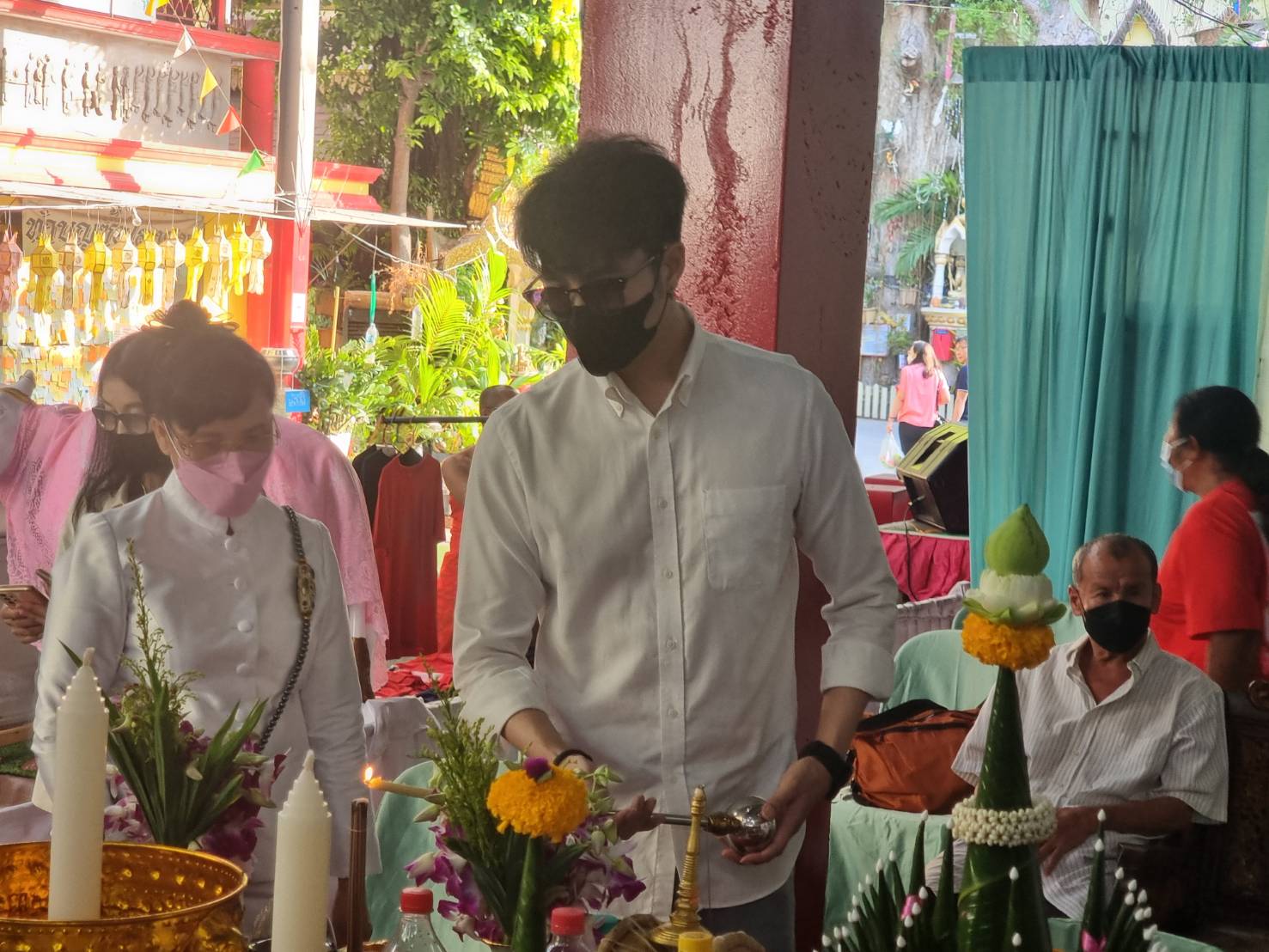 เพชร ภัควรรธน์ ทำบุญรำลึก 31 ปี การจากไปของ แม่ผึ้ง พุ่มพวง