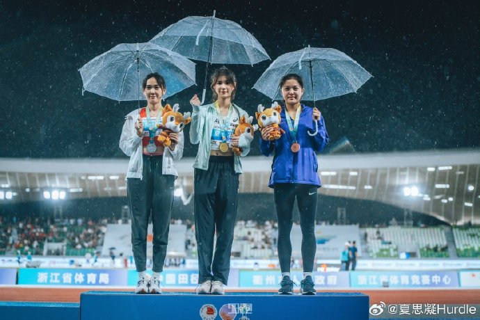 นางฟ้านักวิ่งข้ามรั้ว “เซี่ยซือหนิง” ก่อกระแสฮือฮาในจีน (มีคลิป) นางฟ้านักวิ่งข้ามรั้ว “เซี่ยซือหนิง” ก่อกระแสฮือฮาในจีน (มีคลิป)