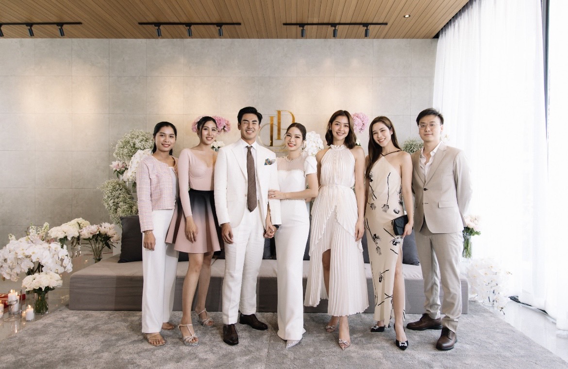 สละโสดแล้ว “หญิง เดอะสตาร์” ควงหนุ่มนักธุรกิจ เข้าพิธีหมั้น ท่ามกลางบรรยากาศแสนอบอุ่น สละโสดแล้ว “หญิง เดอะสตาร์” ควงหนุ่มนักธุรกิจ เข้าพิธีหมั้น ท่ามกลางบรรยากาศแสนอบอุ่น