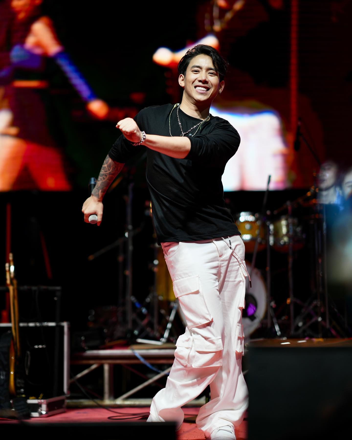 เบิ้ล ปทุมราช เจอแฟนคลับลวนลามจับเป้ากลางเวที ลั่น! จับได้แต่อย่าขยี้ เบิ้ล ปทุมราช เจอแฟนคลับลวนลามจับเป้ากลางเวที ลั่น! จับได้แต่อย่าขยี้