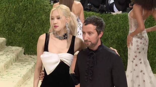 ปลื้ม ‘ลิซ่า’ ขนาดไหน?!! เผยความคลั่งไคล้ของ ‘จัสติน บีเบอร์’ ปลื้ม ‘ลิซ่า’ ขนาดไหน?!! เผยความคลั่งไคล้ของ ‘จัสติน บีเบอร์’