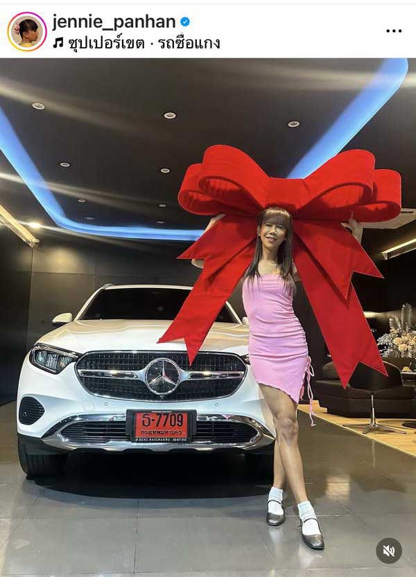 เจนนี่ ปาหนัน สวยและรวยมาก ถอยรถหรูป้ายแดงคันใหม่อีกแล้ว เจนนี่ ปาหนัน สวยและรวยมาก ถอยรถหรูป้ายแดงคันใหม่อีกแล้ว