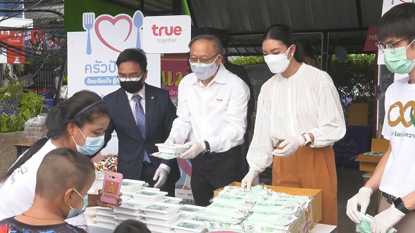 แพนเค้ก เขมนิจ ร่วมโครงการ ครัวปันอิ่ม ร้อยเรียงใจ สู้ภัยโควิด (มีคลิป) แพนเค้ก เขมนิจ ร่วมโครงการ ครัวปันอิ่ม ร้อยเรียงใจ สู้ภัยโควิด (มีคลิป)