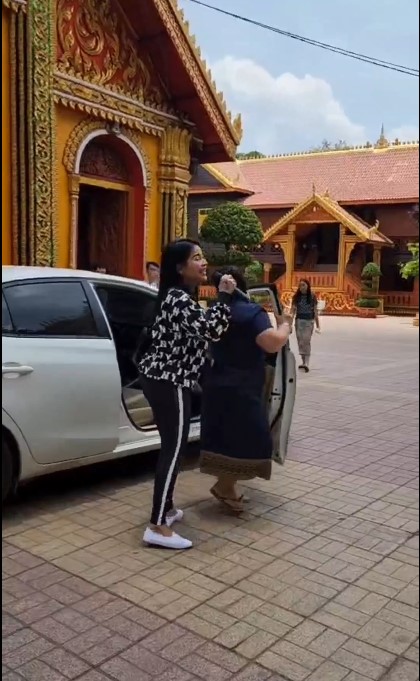 ขอเจ้าอาวาสแล้ว ตั๊ก ศิริพร ทำทุกอย่างถูกต้องก่อนร้องเพลงแก้บน