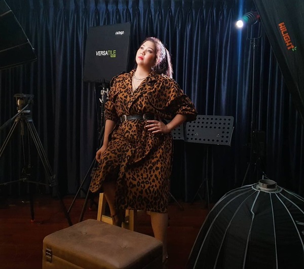 เปิดใจ!! เต้น นรารักษ์ ปรับเปลี่ยนการสอนร้องเพลงเป็นออนไลน์ เผยลำบากมาก เปิดใจ!! เต้น นรารักษ์ ปรับเปลี่ยนการสอนร้องเพลงเป็นออนไลน์ เผยลำบากมาก