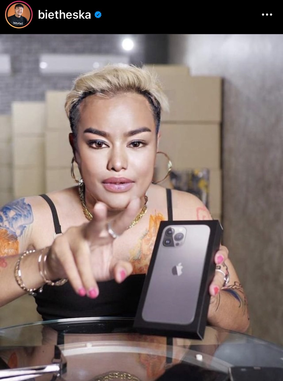 บี้เดอะสกาแต่งเป็น พิมรี่พาย มองแว๊บแรกบอกเลยว่าเหมือนมาก!!