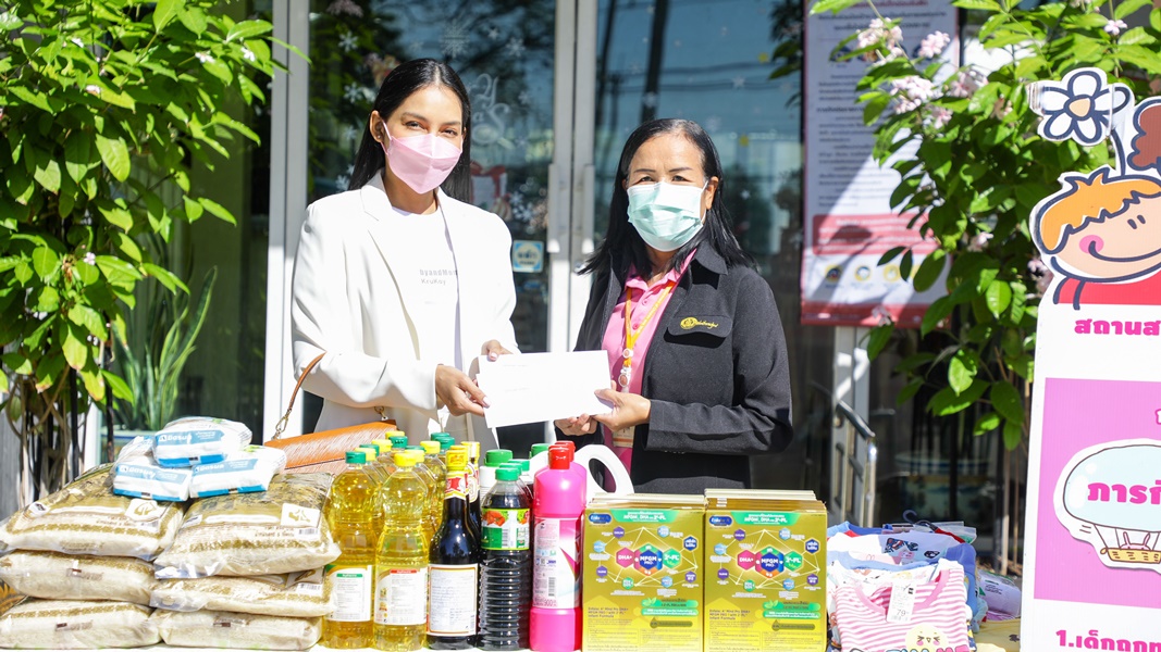 “เจมส์ เรืองศักดิ์” เซอร์ไพรส์วันเกิดภรรยา มอบโฉนดที่ดิน รวมมูลค่ากว่า 85 ล้านบาท!!