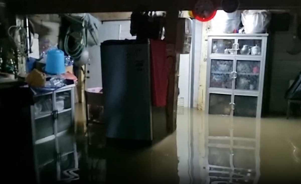 น้ำเจ้าพระยาทะลักท่วมชุมชนท่าอิฐ-ชุมชนวัดตะกู น้ำเจ้าพระยาทะลักท่วมชุมชนท่าอิฐ-ชุมชนวัดตะกู